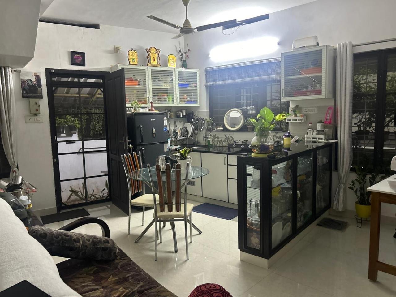 Chaithritha Ladies Homestay Thiruvananthapuram Eksteriør billede